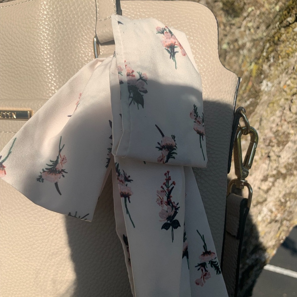 Steve Madden Cream Shoulder Bag with Floral Scarf,HP25 - Picture 6 of 10